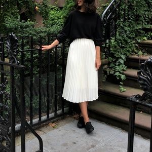Uniqlo White Pleated Midi Skirt
